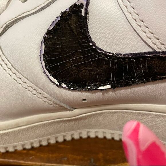 Nike Air Force 1 Men’s White With Black Stripe Size 7 main image 6